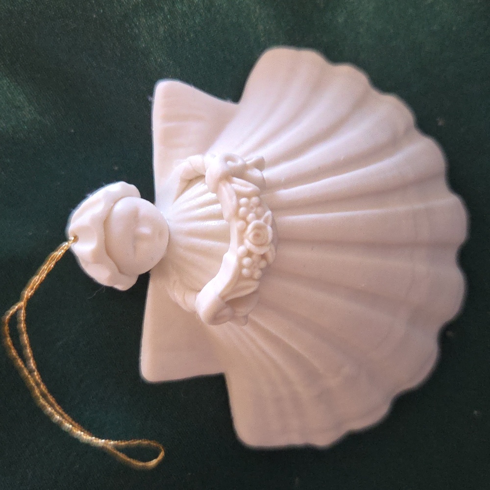 Flower Garland Angel Ornament 1995. Made In The USA.